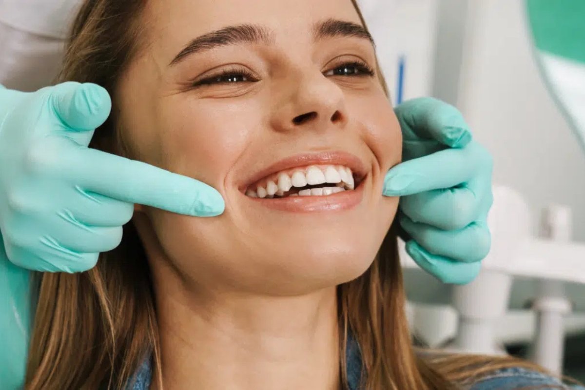 Veneers procedure near Balaclava at dental clinic