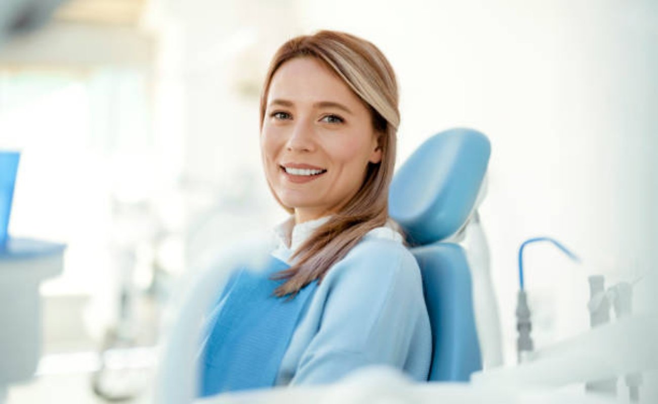 Smile makeover consultation in Middle Park dental clinic