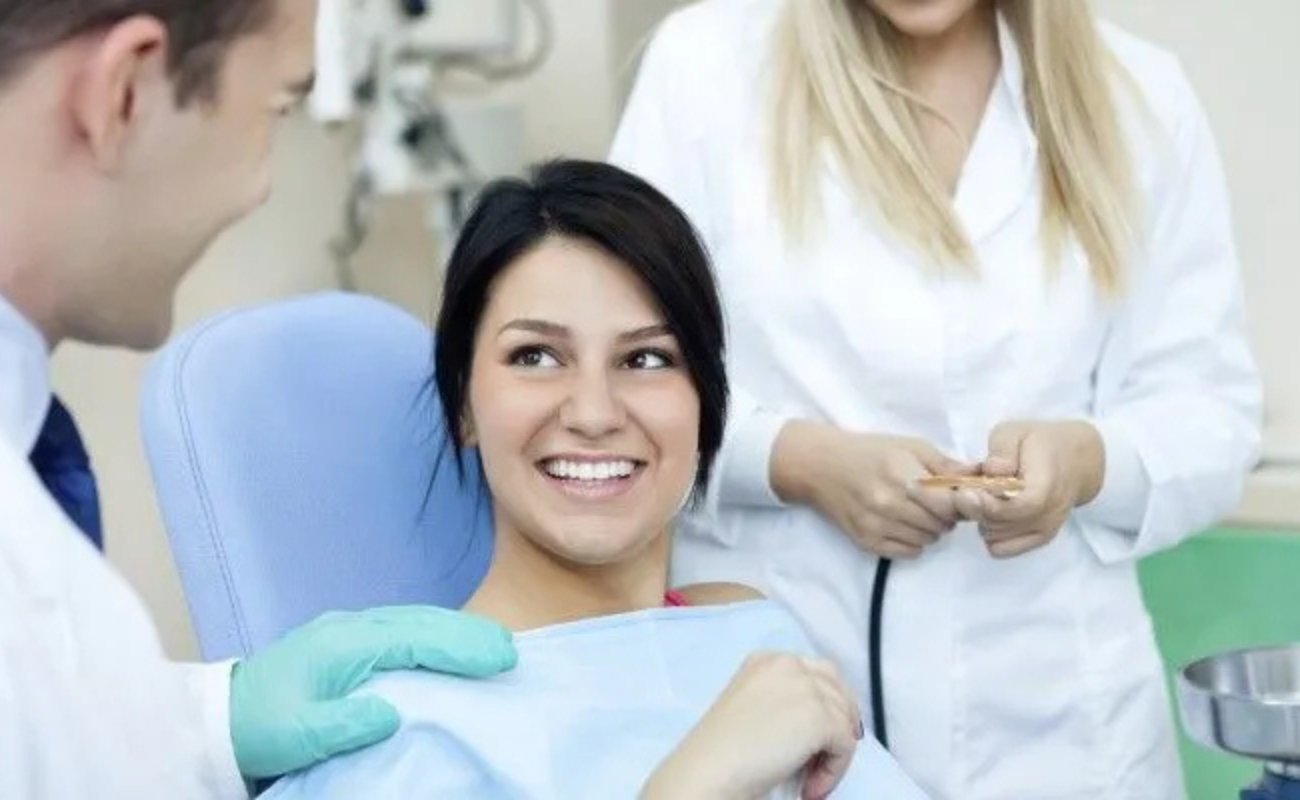 Smile makeover consultation in Middle Park dental clinic