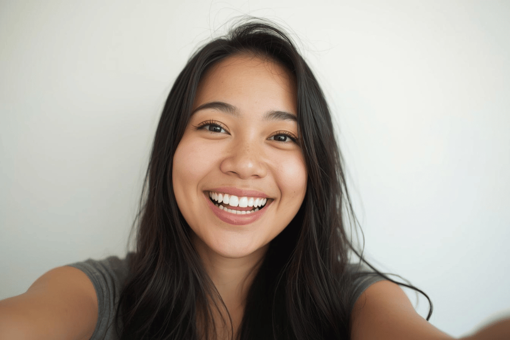 You are currently viewing Smiling in Selfies Again: How a Confident Smile Changes Everything